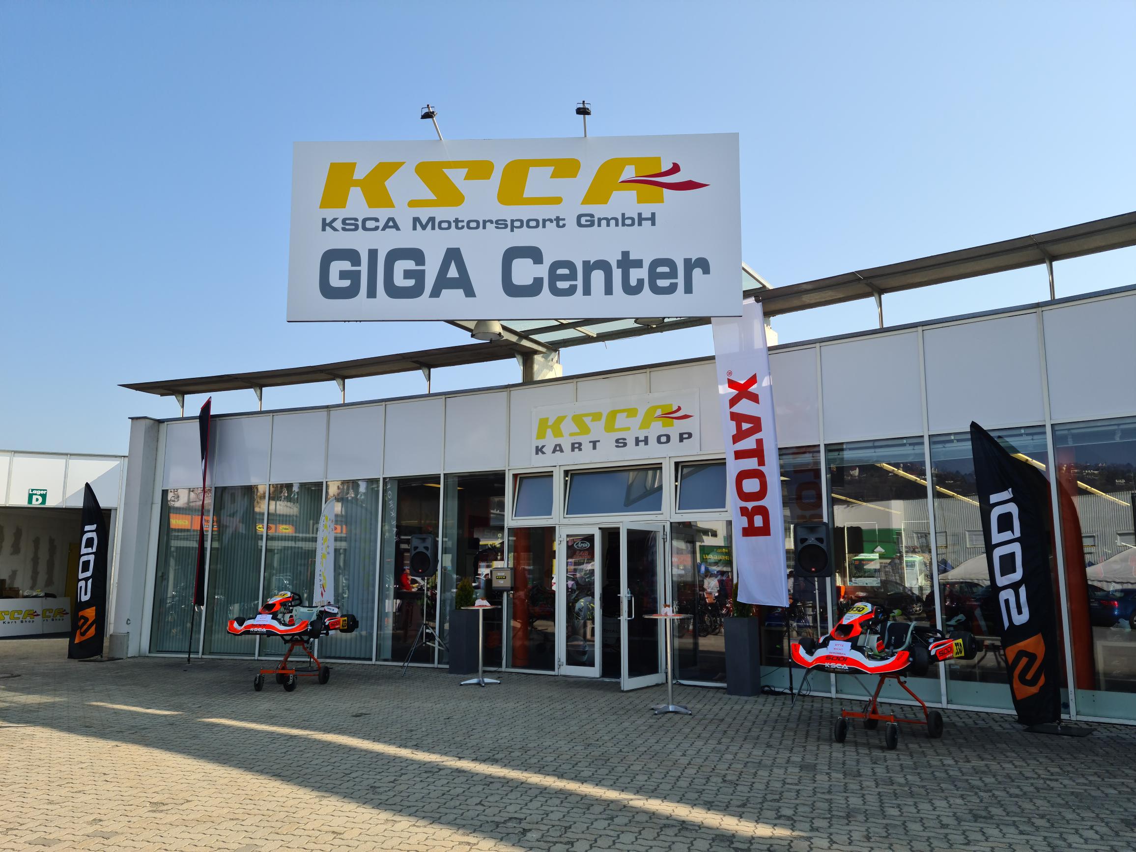 Benzintrichter schwarz mit Sieb. KSCA Motorsport GmbH - KSCA Kart Shop